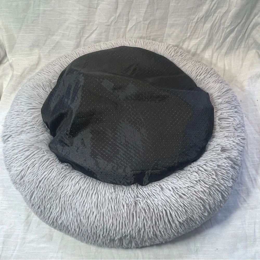 NEW 24” Fluffy Plush Round Pet Bed